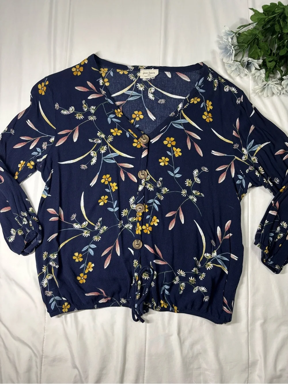 Free Kisses Navy Floral Button Front Blouse Boho Tie Hem Top Fit like a Size L